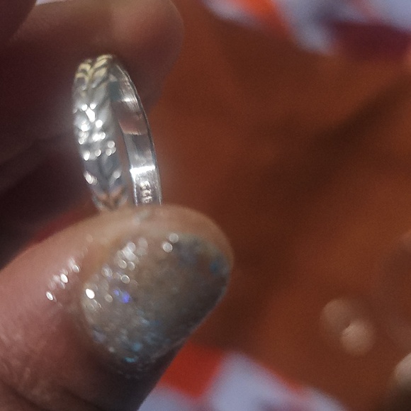 Elegant Sterling Silver Two Bangles Bracelets And Two Rings Set Of Four Pieces - Picture 5 of 8